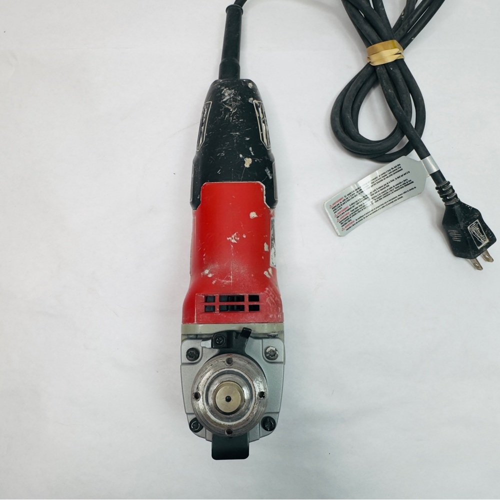 Milwaukee  6130-33 7.0 Amp 4-1/2"  Angle Grinder - Picture 7 of 12